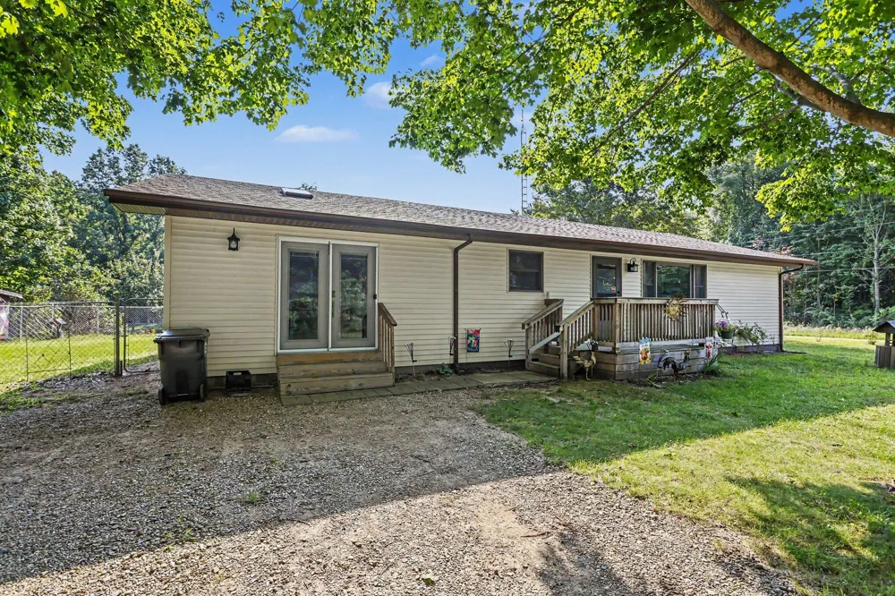 5193 Oak Coloma, MI 49038