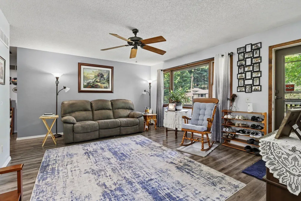 5193 Oak Coloma, MI 49038