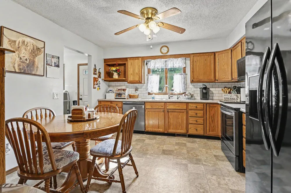 5193 Oak Coloma, MI 49038