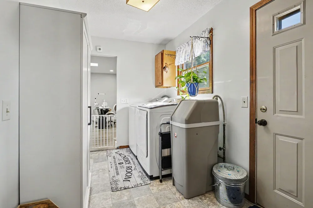 5193 Oak Coloma, MI 49038