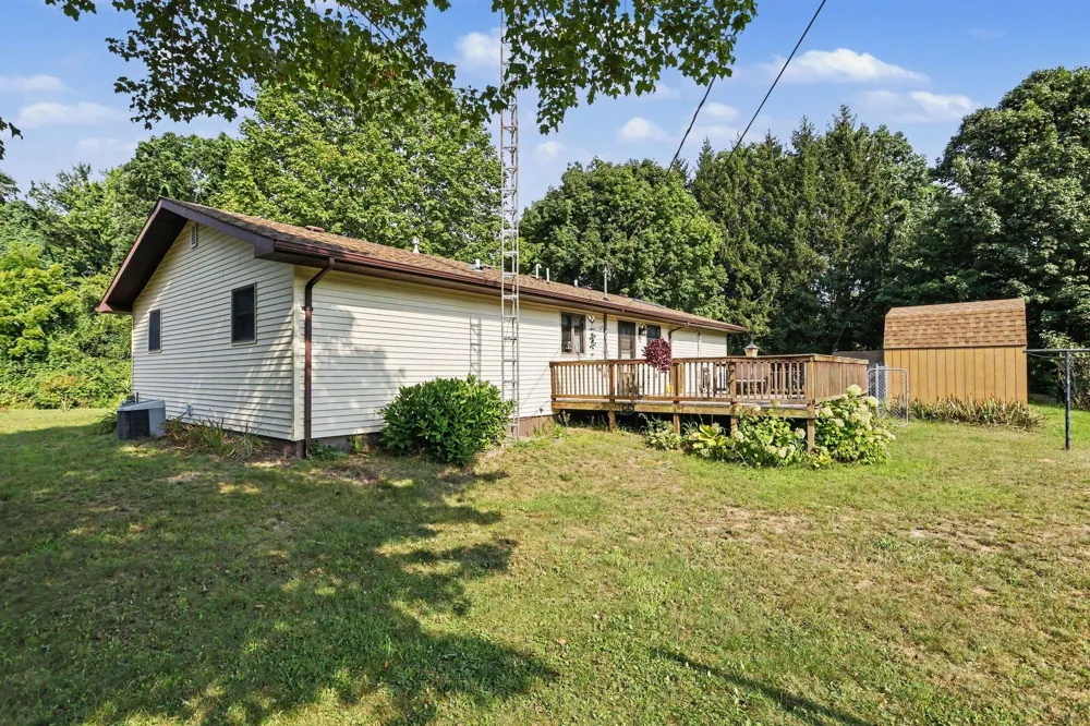5193 Oak Coloma, MI 49038
