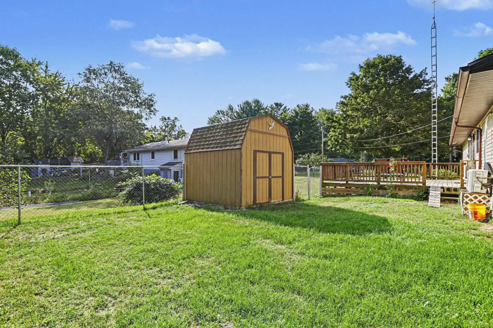 5193 Oak Coloma, MI 49038