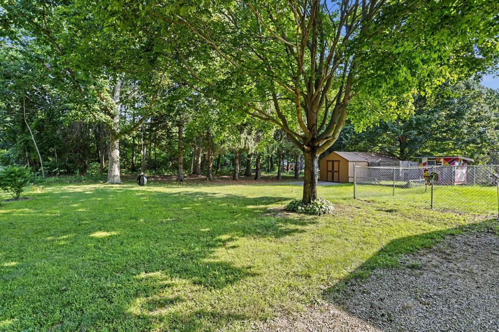 5193 Oak Coloma, MI 49038