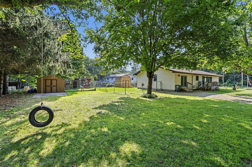 5193 Oak Coloma, MI 49038