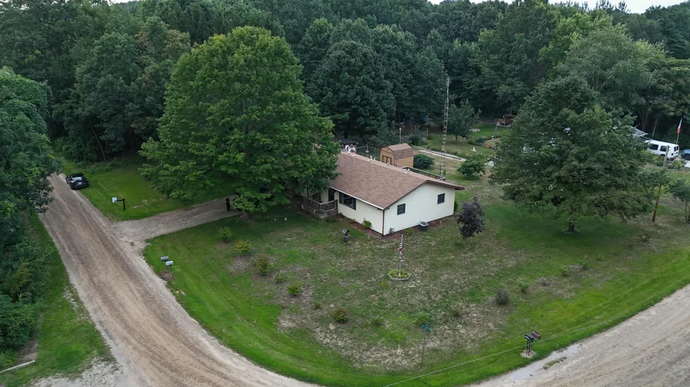 5193 Oak Coloma, MI 49038