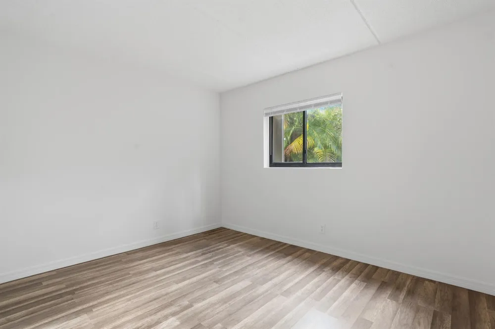 800 LIGHTHOUSE DRIVE #1A North Palm Beach, FL 33408