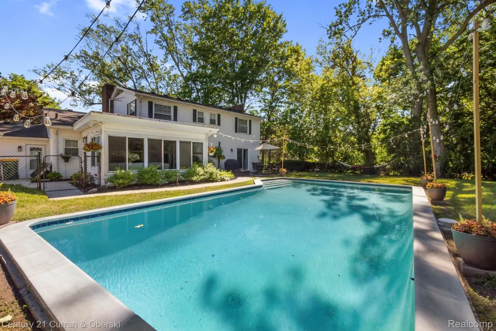 37480 Rhonswood Drive Farmington Hills City, MI 48167