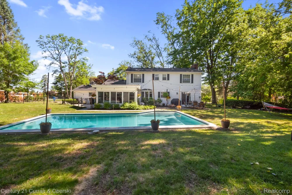 37480 Rhonswood Drive Farmington Hills City, MI 48167