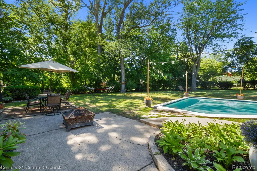 37480 Rhonswood Drive Farmington Hills City, MI 48167