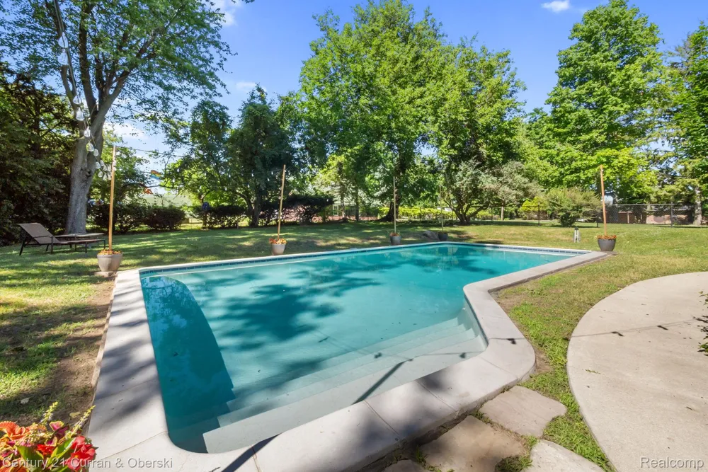 37480 Rhonswood Drive Farmington Hills City, MI 48167