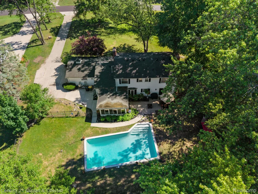 37480 Rhonswood Drive Farmington Hills City, MI 48167