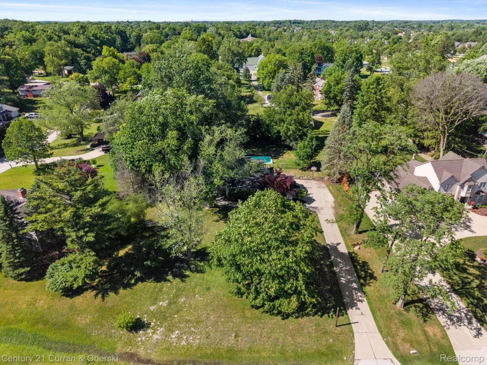37480 Rhonswood Drive Farmington Hills City, MI 48167