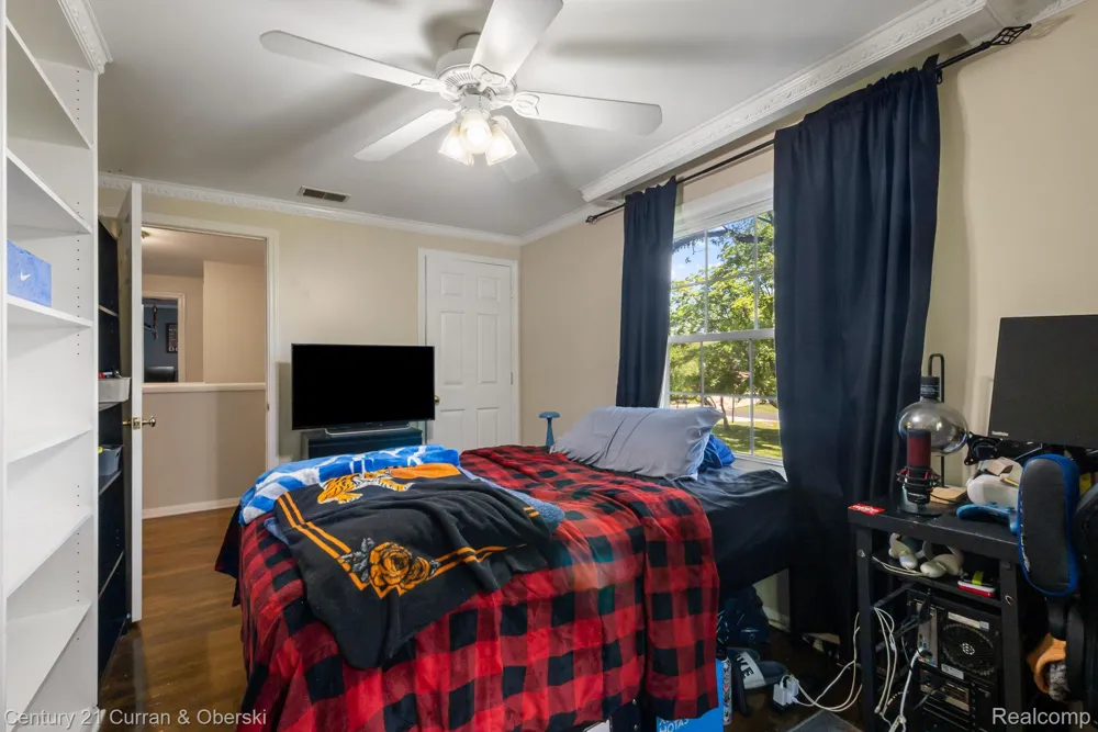 37480 Rhonswood Drive Farmington Hills City, MI 48167