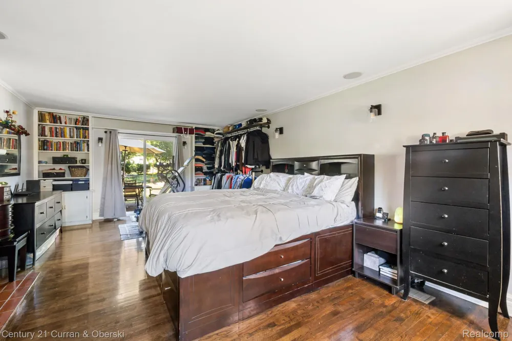 37480 Rhonswood Drive Farmington Hills City, MI 48167
