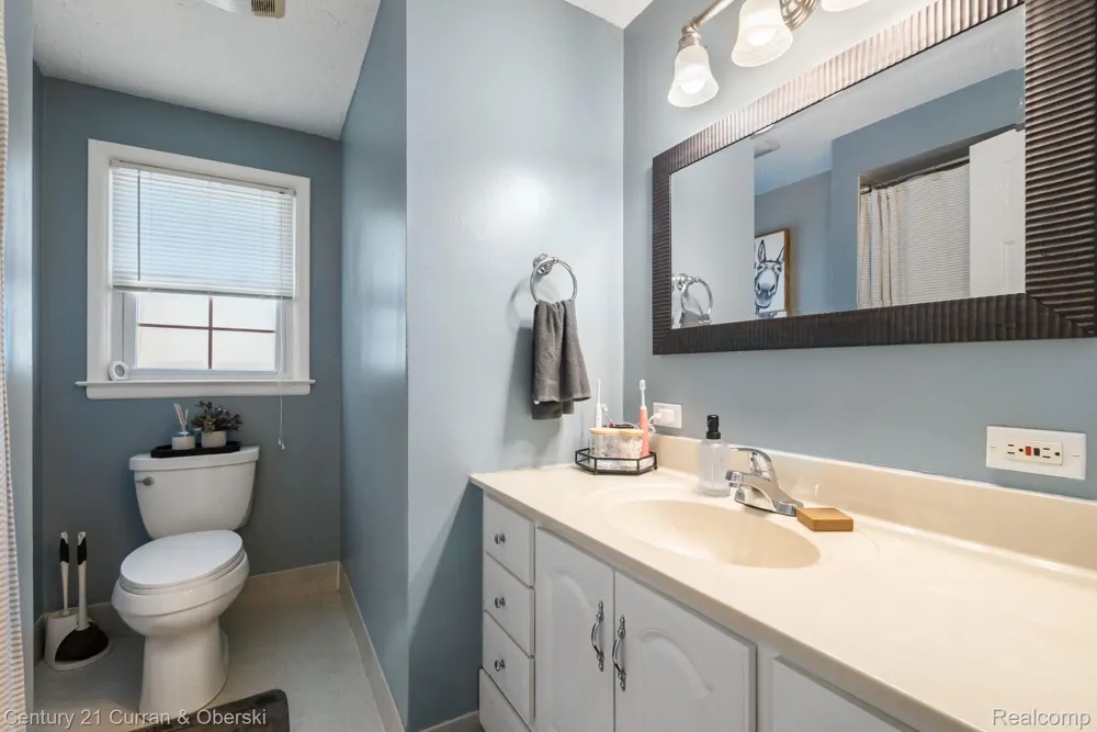 37480 Rhonswood Drive Farmington Hills City, MI 48167