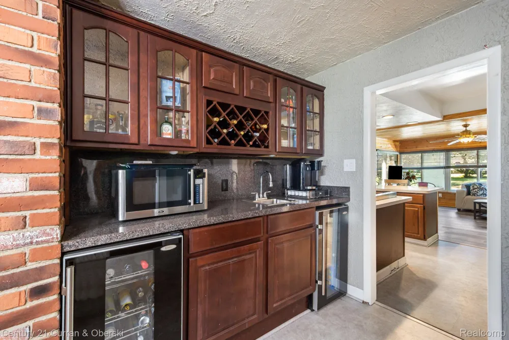 37480 Rhonswood Drive Farmington Hills City, MI 48167