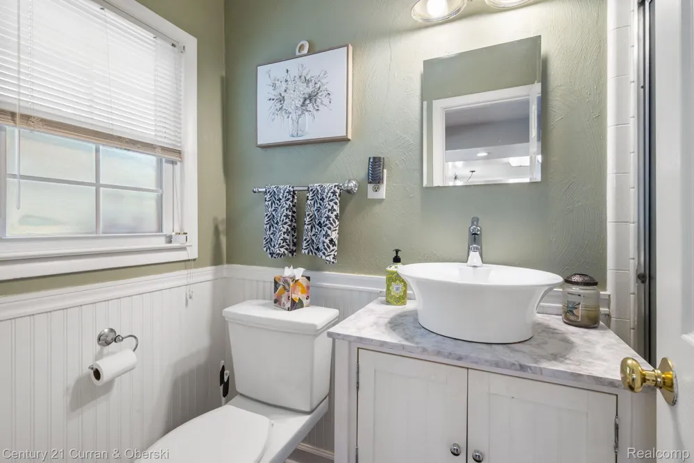 37480 Rhonswood Drive Farmington Hills City, MI 48167