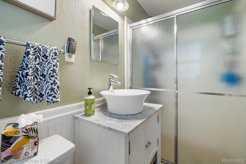 37480 Rhonswood Drive Farmington Hills City, MI 48167