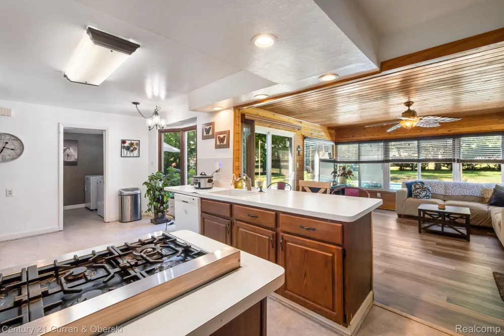 37480 Rhonswood Drive Farmington Hills City, MI 48167