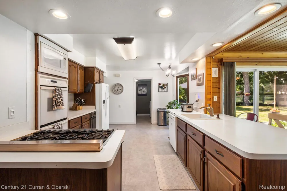 37480 Rhonswood Drive Farmington Hills City, MI 48167
