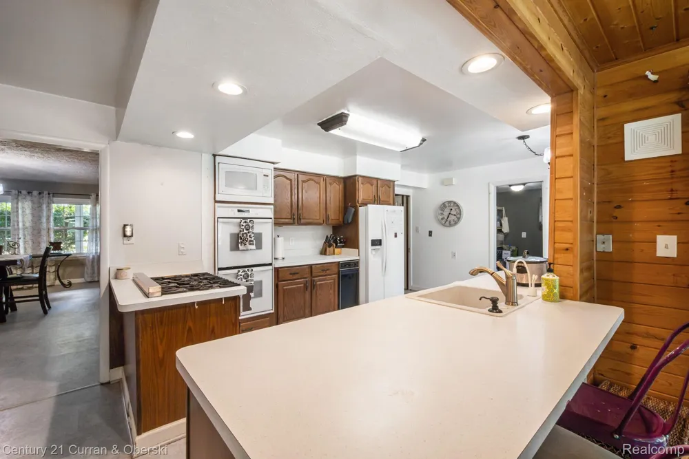 37480 Rhonswood Drive Farmington Hills City, MI 48167