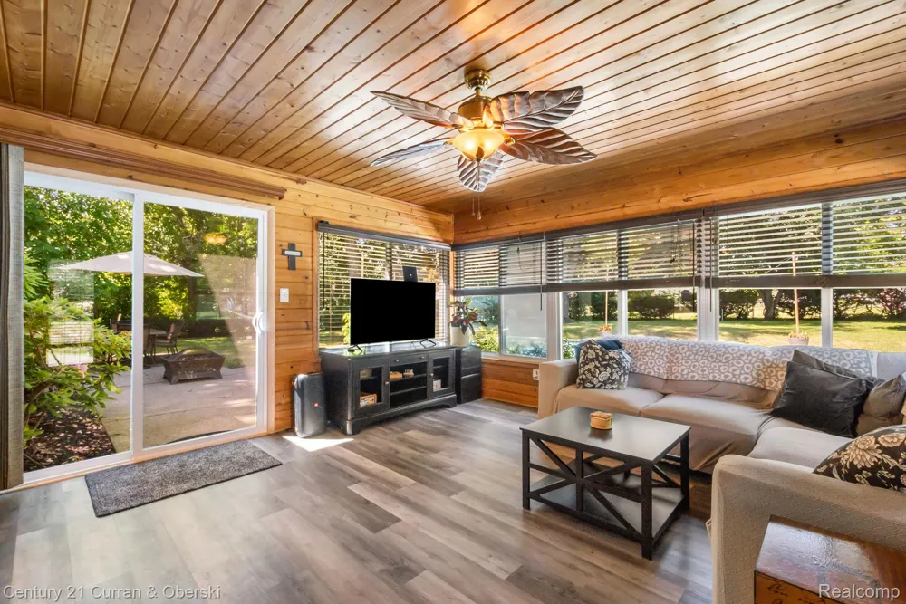 37480 Rhonswood Drive Farmington Hills City, MI 48167