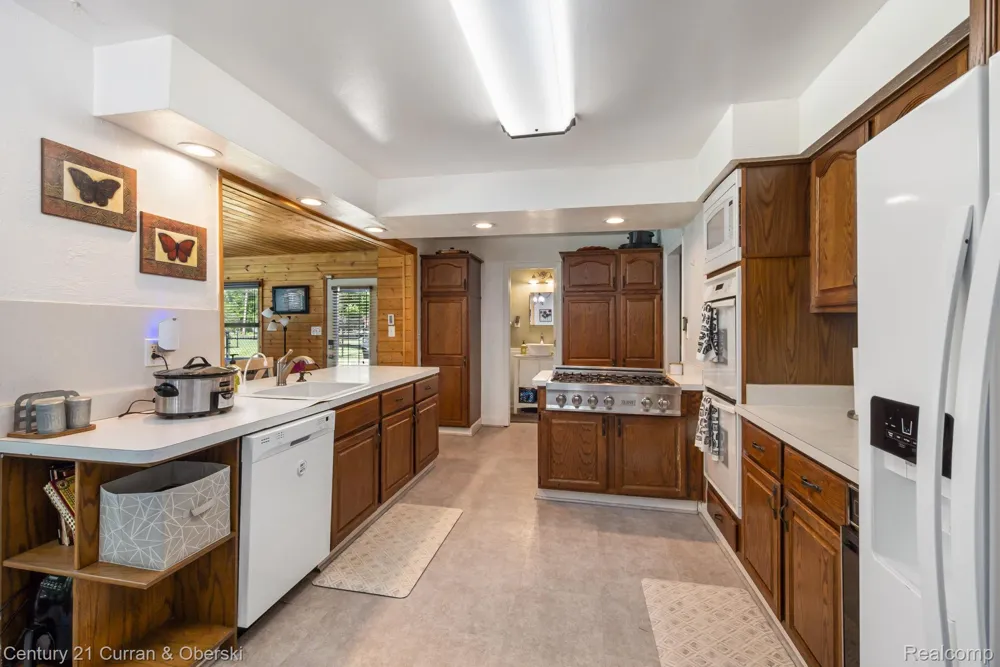 37480 Rhonswood Drive Farmington Hills City, MI 48167