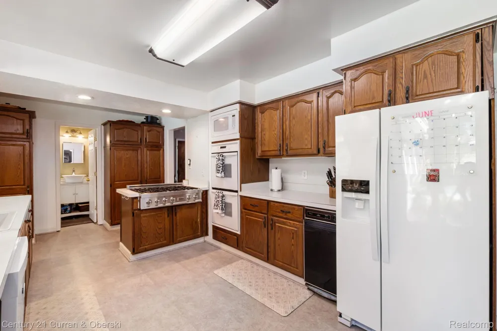 37480 Rhonswood Drive Farmington Hills City, MI 48167