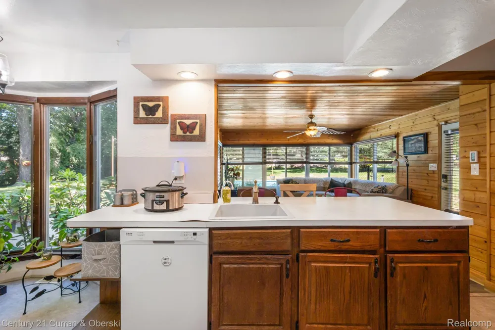 37480 Rhonswood Drive Farmington Hills City, MI 48167