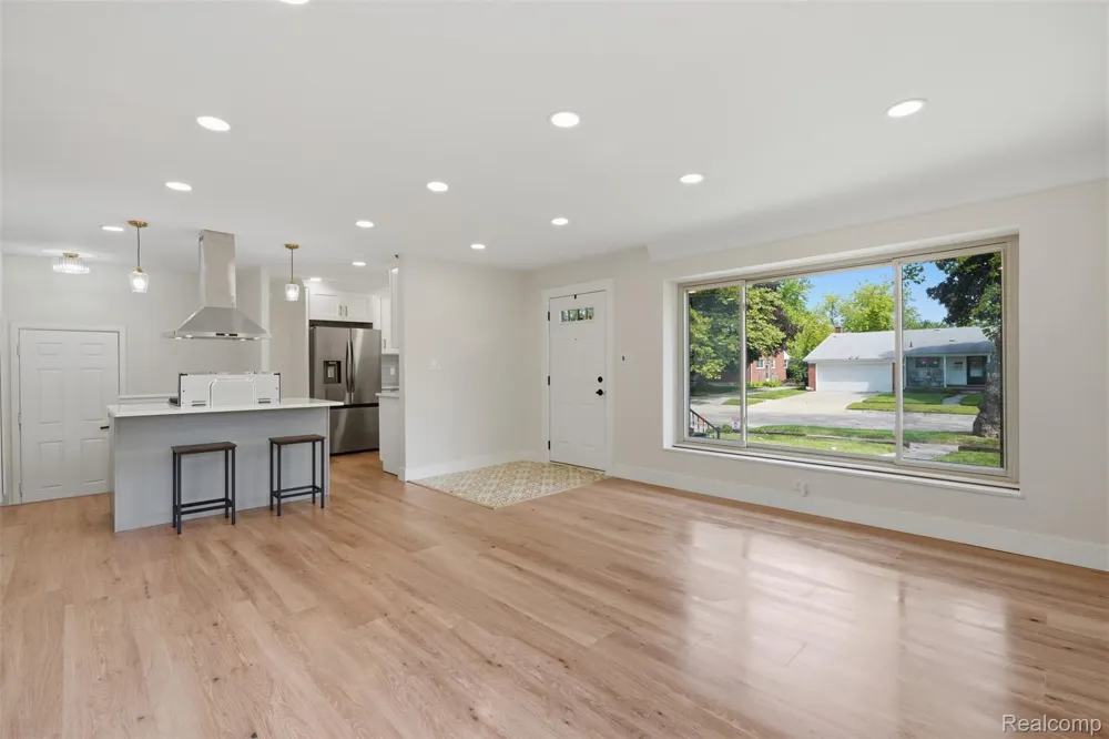 27407 Buckingham Street Livonia City, MI 48154