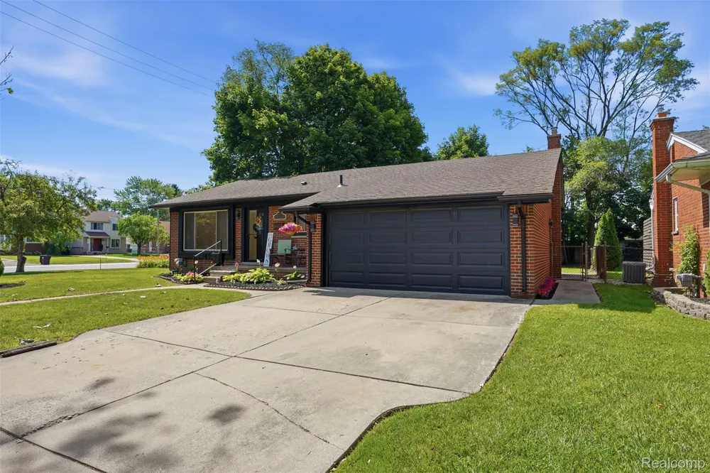 27407 Buckingham Street Livonia City, MI 48154