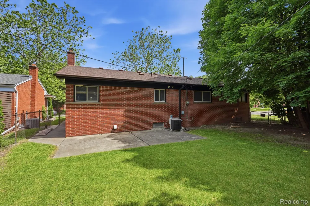 27407 Buckingham Street Livonia City, MI 48154