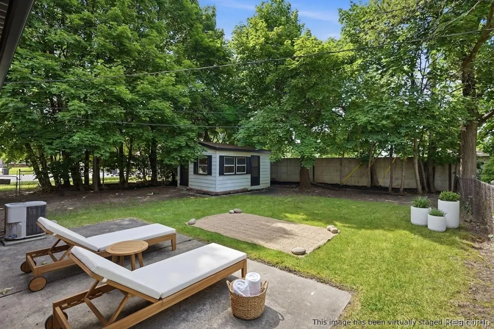 27407 Buckingham Street Livonia City, MI 48154