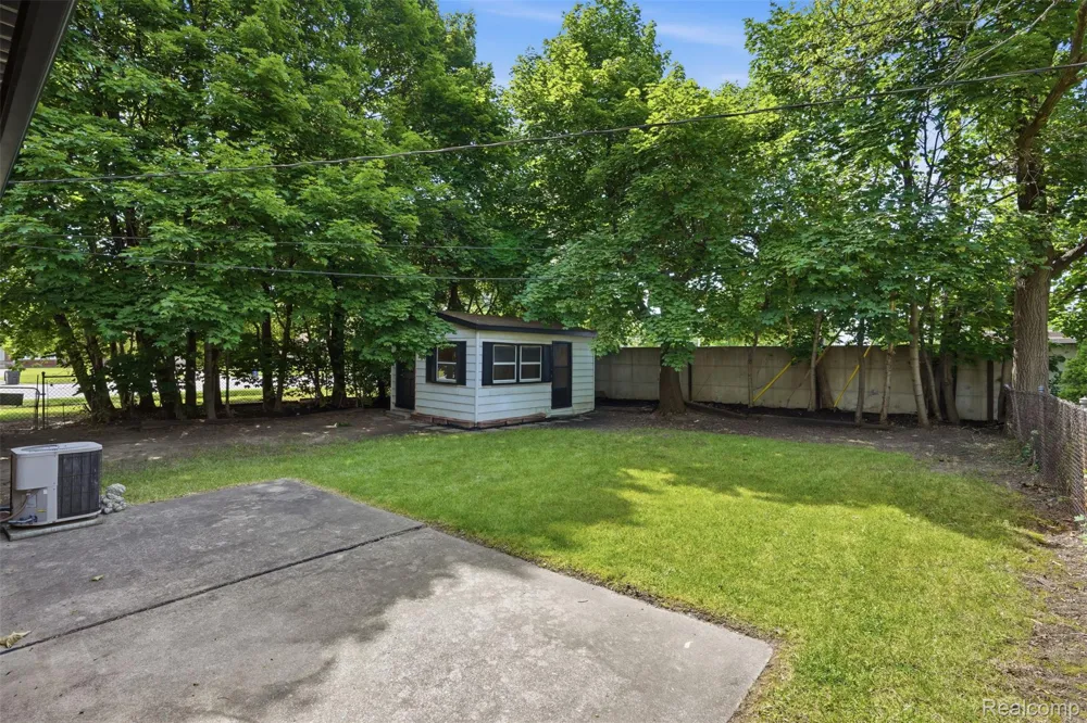 27407 Buckingham Street Livonia City, MI 48154
