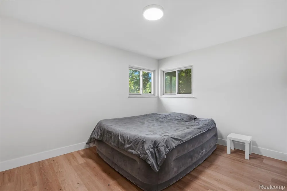 27407 Buckingham Street Livonia City, MI 48154