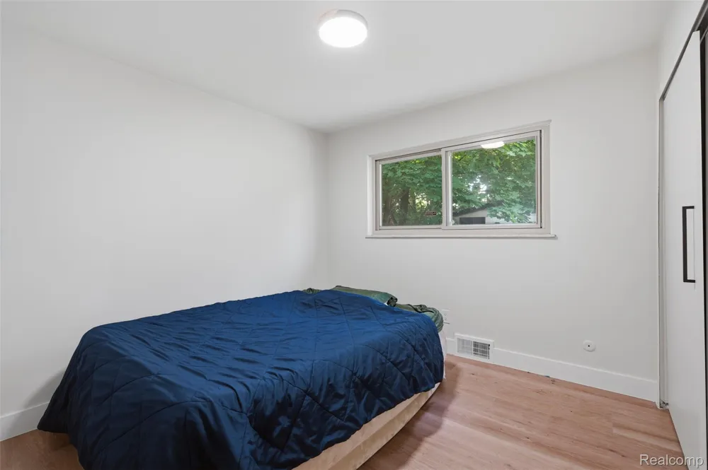 27407 Buckingham Street Livonia City, MI 48154