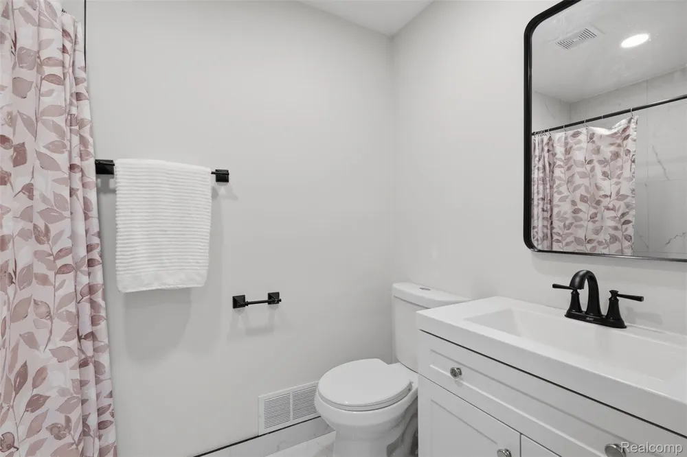 27407 Buckingham Street Livonia City, MI 48154