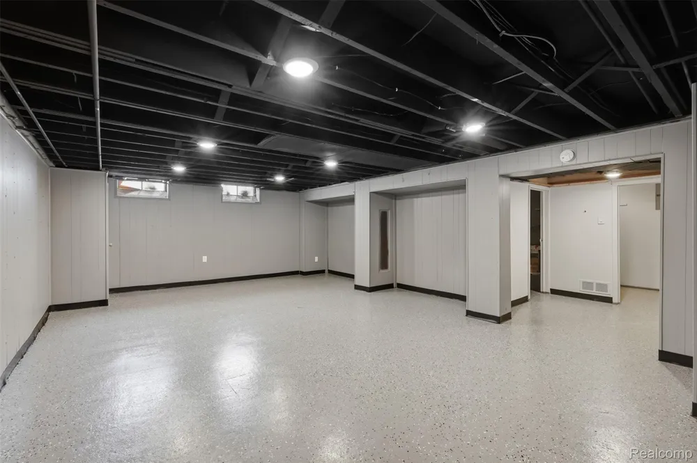 27407 Buckingham Street Livonia City, MI 48154