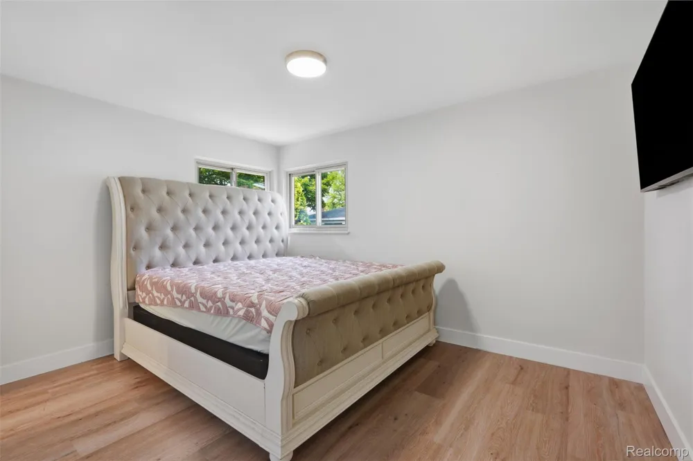 27407 Buckingham Street Livonia City, MI 48154