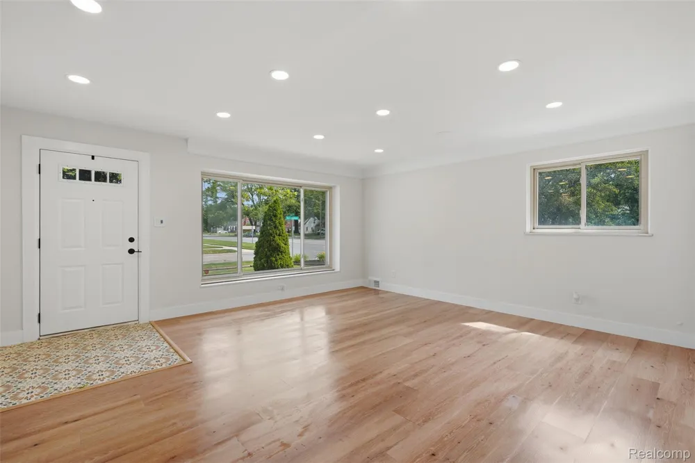 27407 Buckingham Street Livonia City, MI 48154