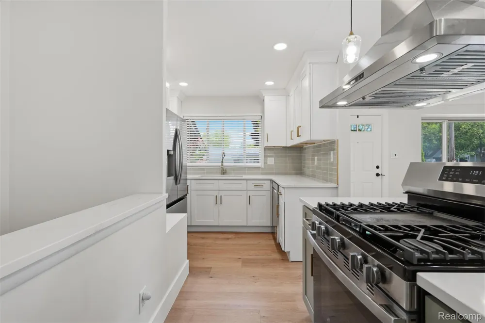 27407 Buckingham Street Livonia City, MI 48154