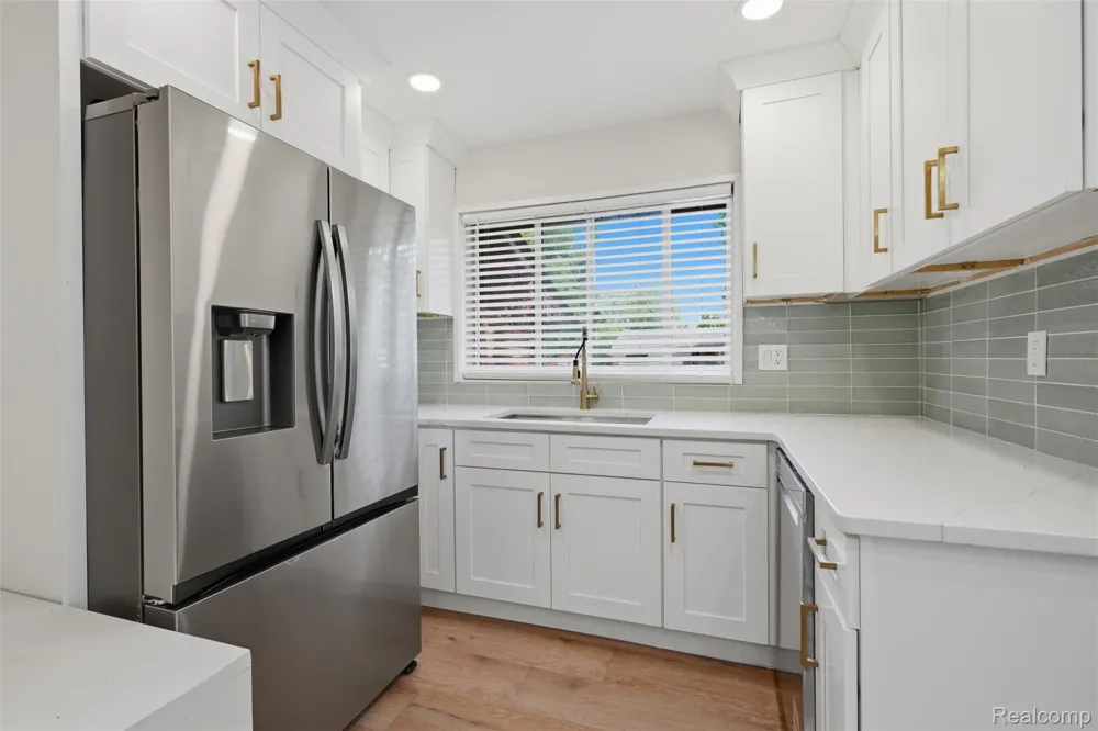 27407 Buckingham Street Livonia City, MI 48154