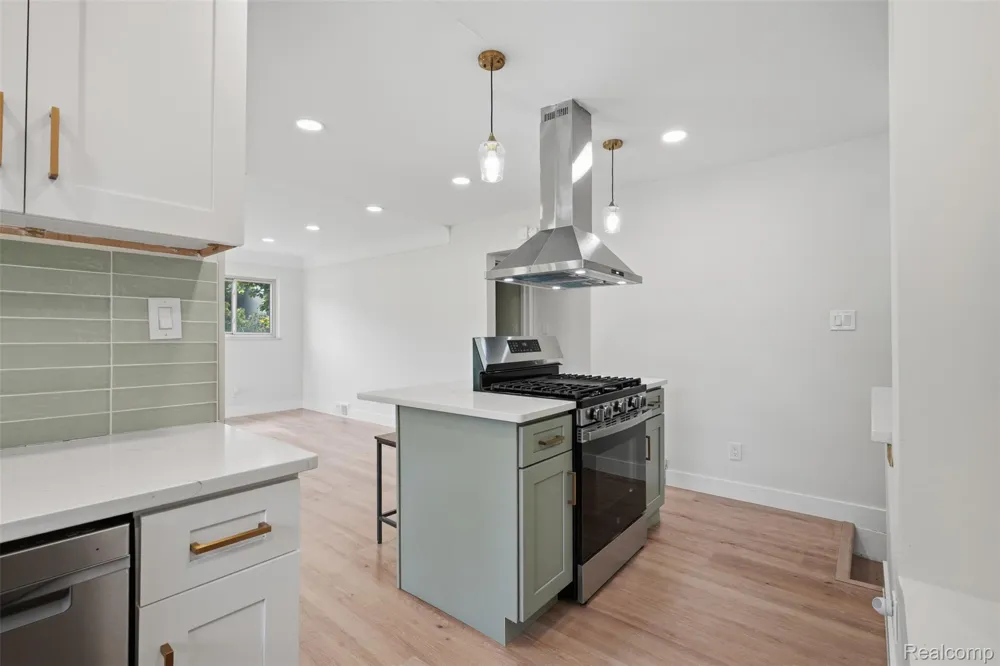 27407 Buckingham Street Livonia City, MI 48154