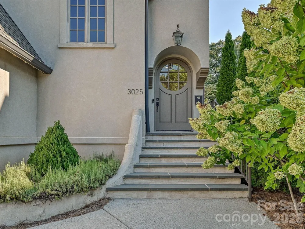 3025 Hanson Drive Charlotte, NC 28207