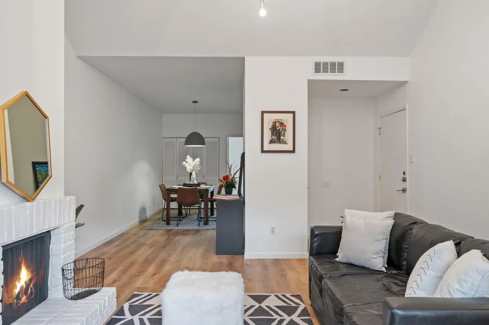 2100 Tanglewilde Street #422 Houston, TX 77063