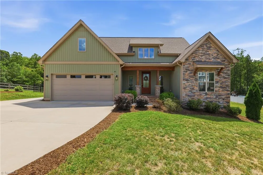 8829 Belews Ridge Road Stokesdale, NC 27357