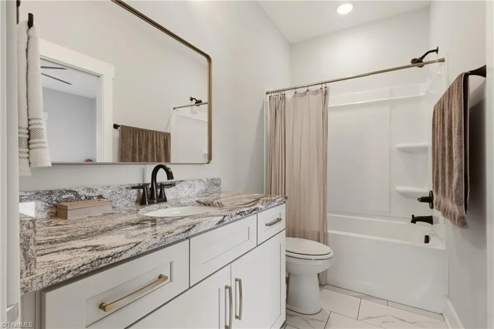 8829 Belews Ridge Road Stokesdale, NC 27357