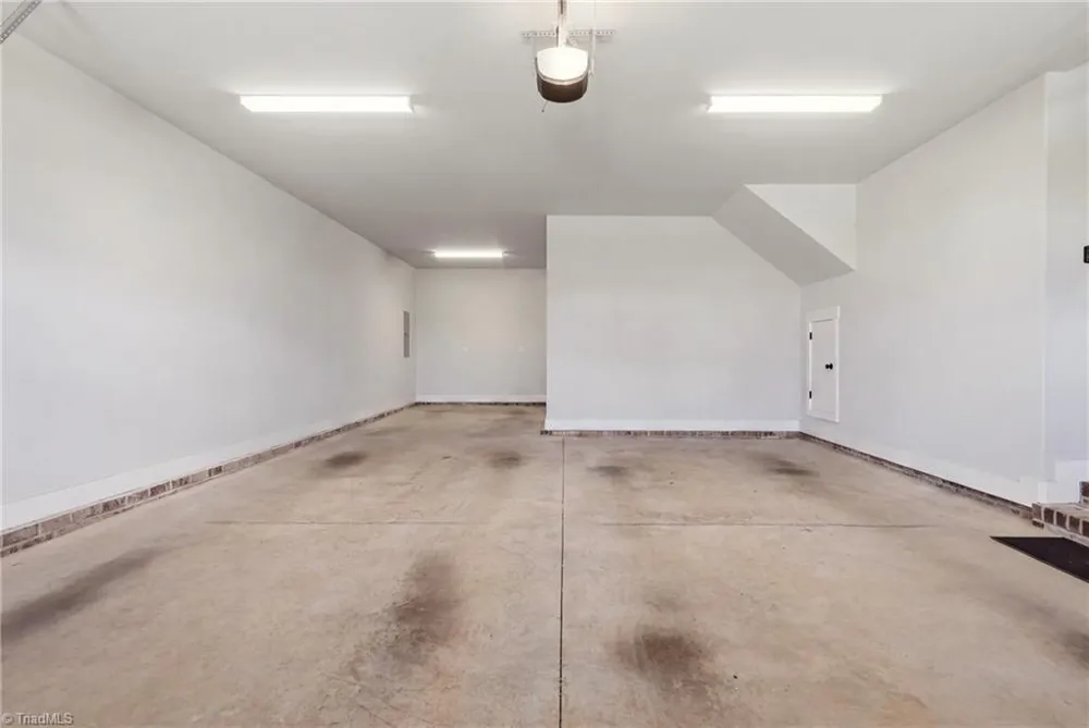 8829 Belews Ridge Road Stokesdale, NC 27357