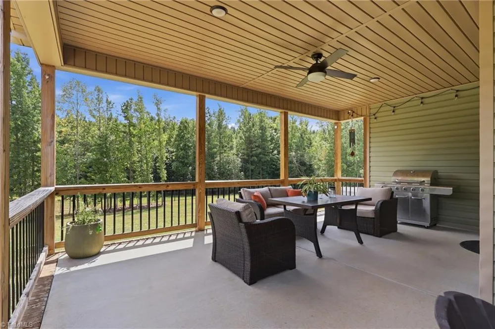 8829 Belews Ridge Road Stokesdale, NC 27357