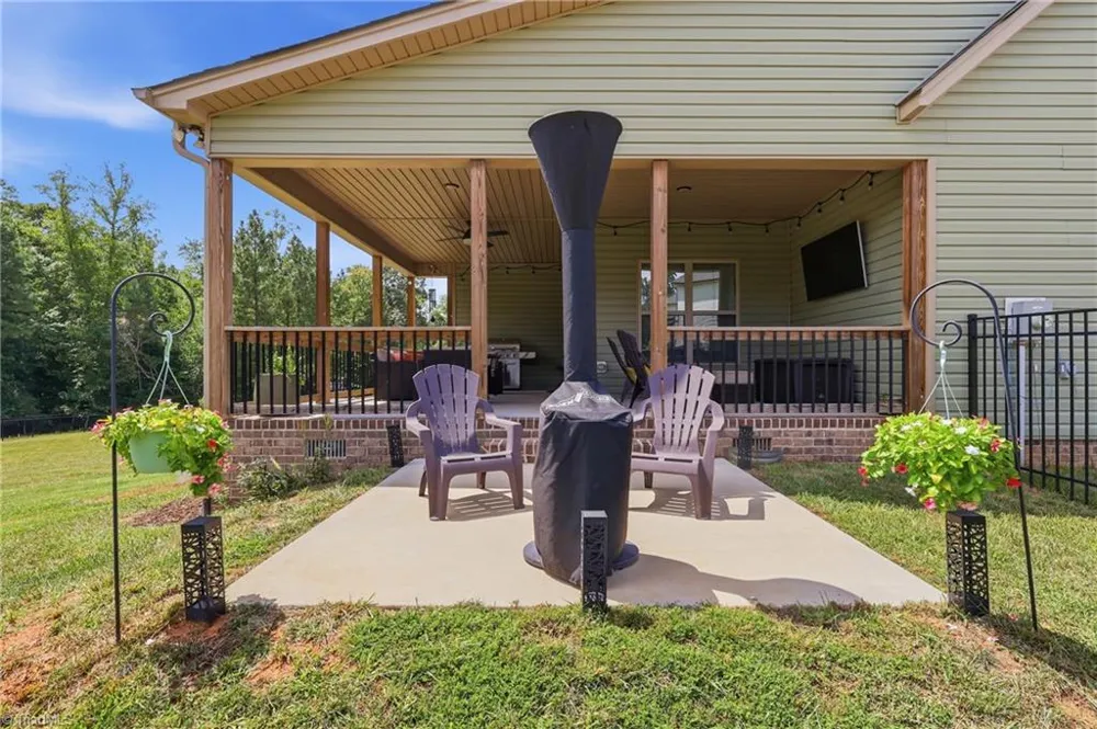 8829 Belews Ridge Road Stokesdale, NC 27357